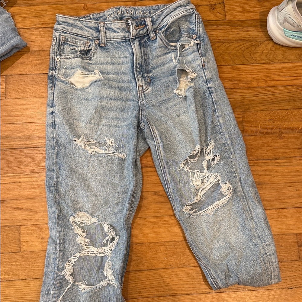 American Eagle Outfitters Women's Light Blue Distressed Mom Jeans